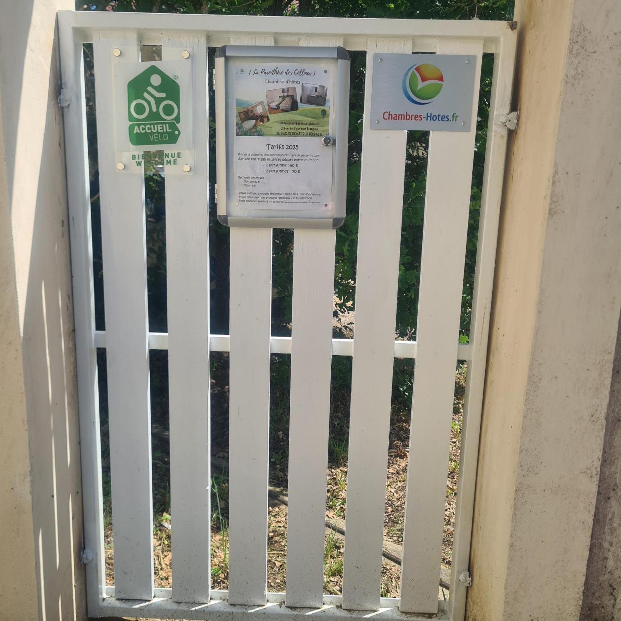 La Parenthese Des Collines Acomodação com café da manhã Saint-Donat-sur-lʼHerbasse Exterior foto